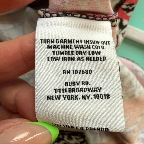 Ruby Rd. Multicolor Tropical Leaf Print V-Neck Blouse Size L Stretch Cotton - Picture 4 of 10